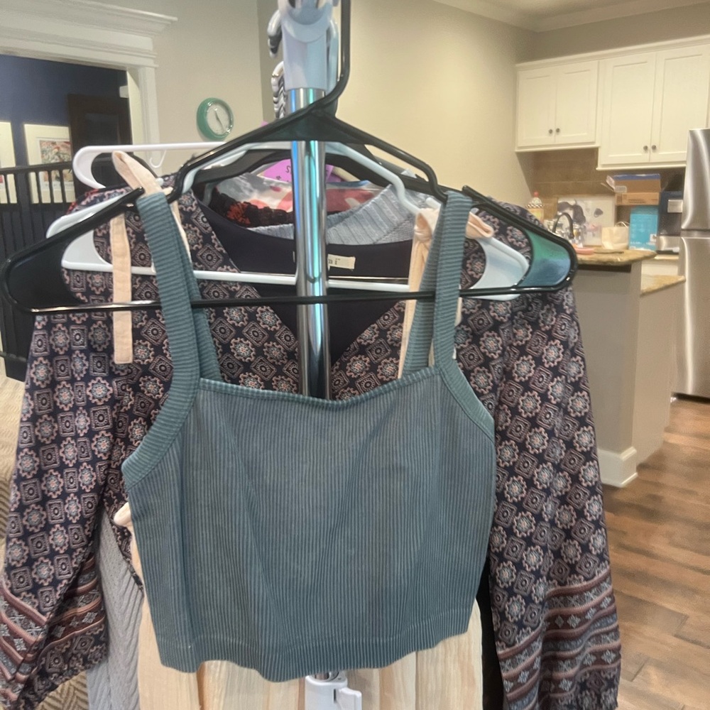Colsie Black Sleeveless Crop Tank Top
